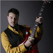 Diploma di I° e II° Livello in Chitarra Jazz conseguiti al Conservatorio L.Cherubini (FI)